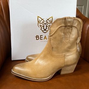 NWOT camel bootie
